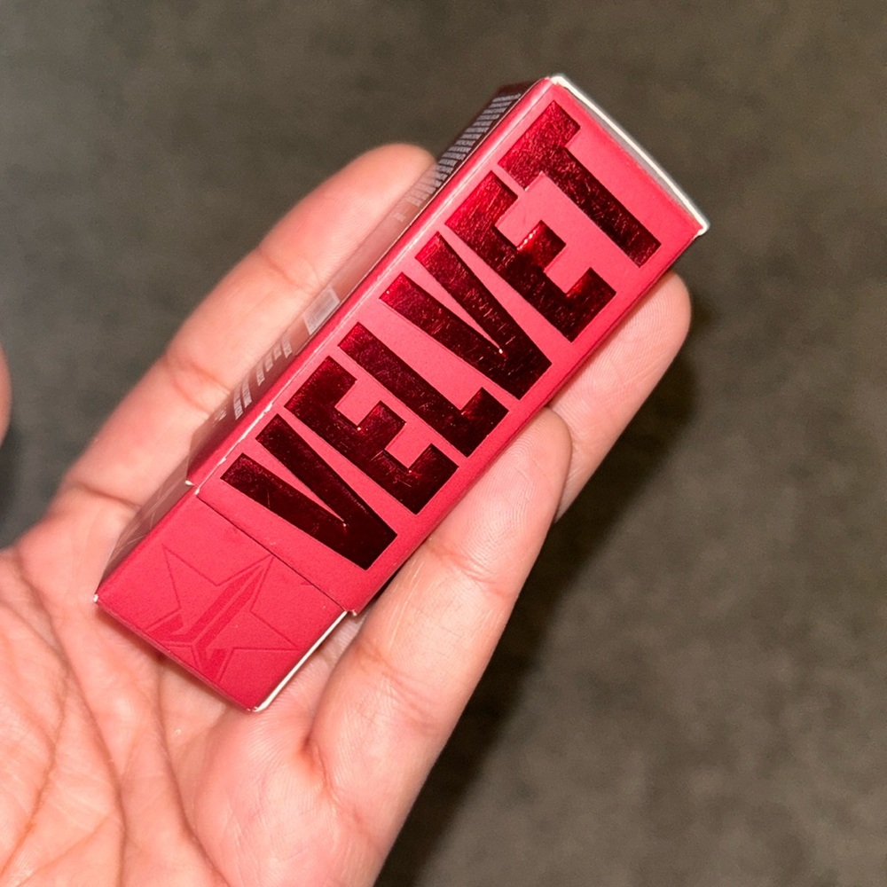 Jeffree Star VELVET TRAP LIPSTICK Full Size Rouge New in Box NEVER USED